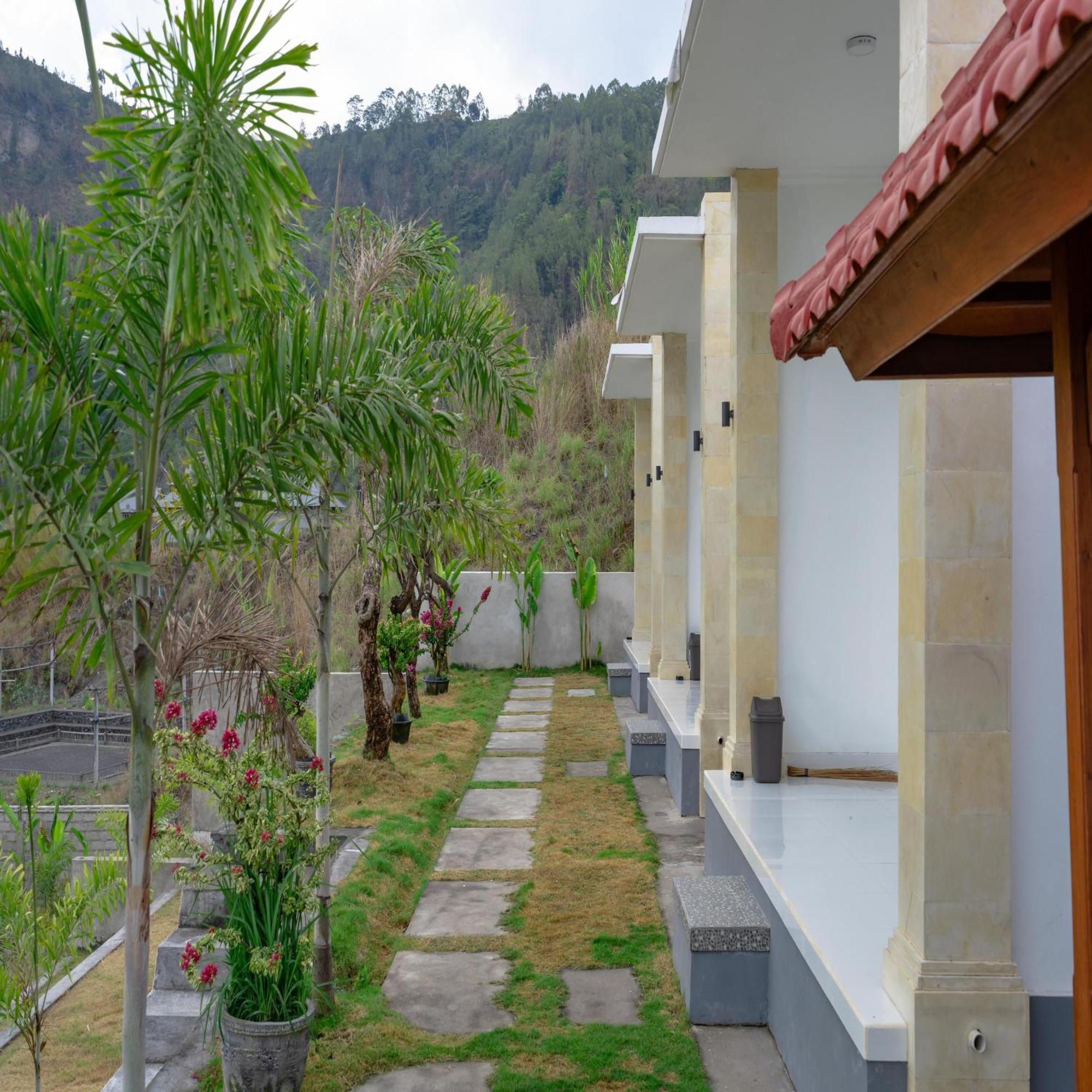 Batur Kencana Villa Mitra Reddoorz Baturaja  المظهر الخارجي الصورة